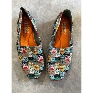 Women’s Bobs canvas shoes by Skechers - size 7